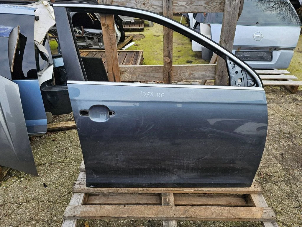 Front door 1K5831312
