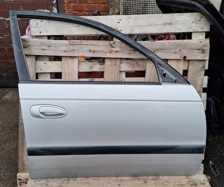 Front door – front right