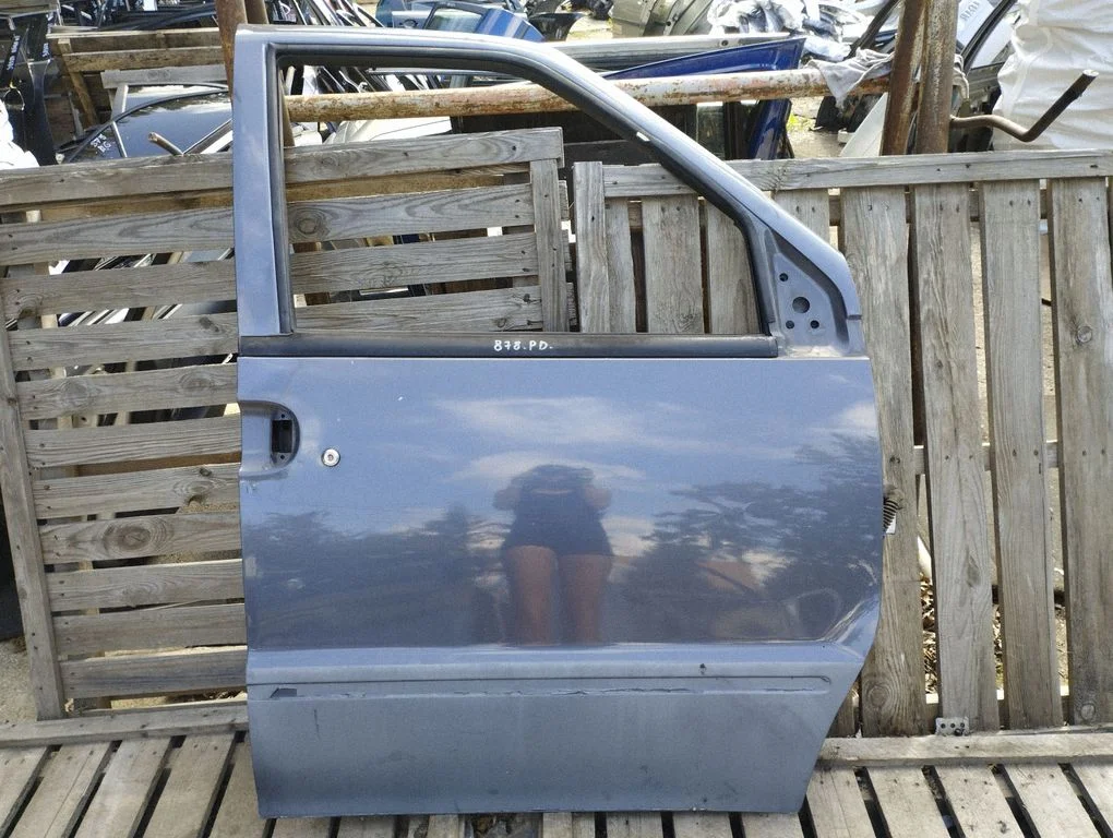Front door – front right
