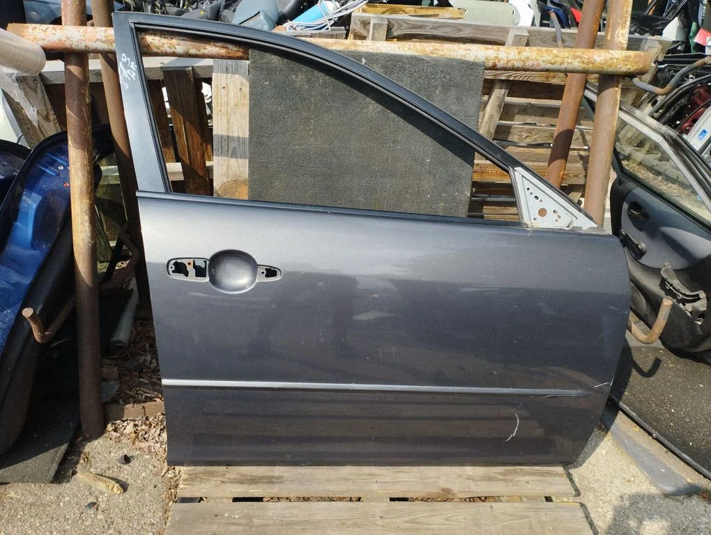 Front door – front right
