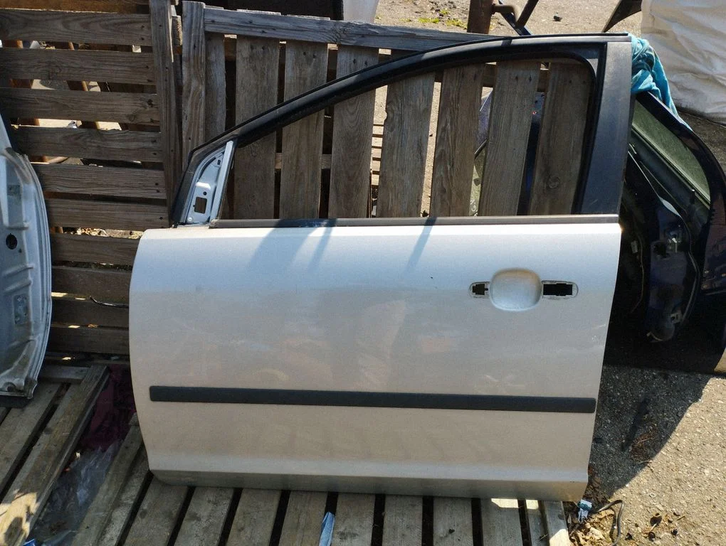 Front door – Ford Focus C-MAX (2003-2010)