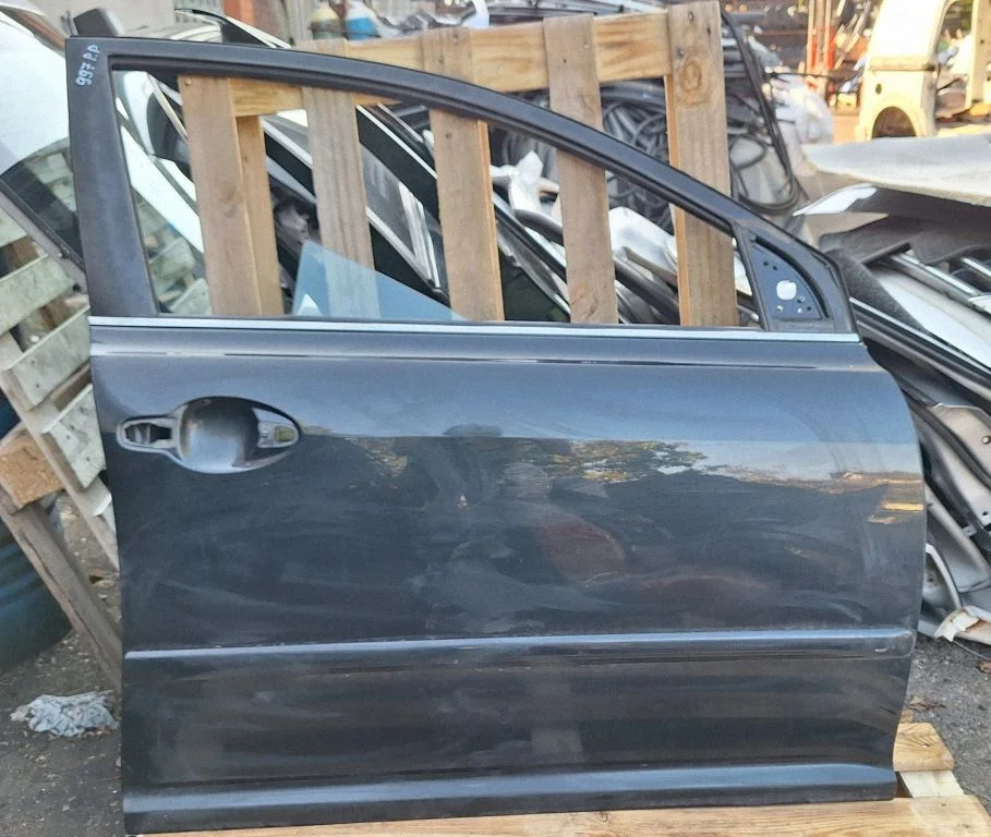Front door – front right