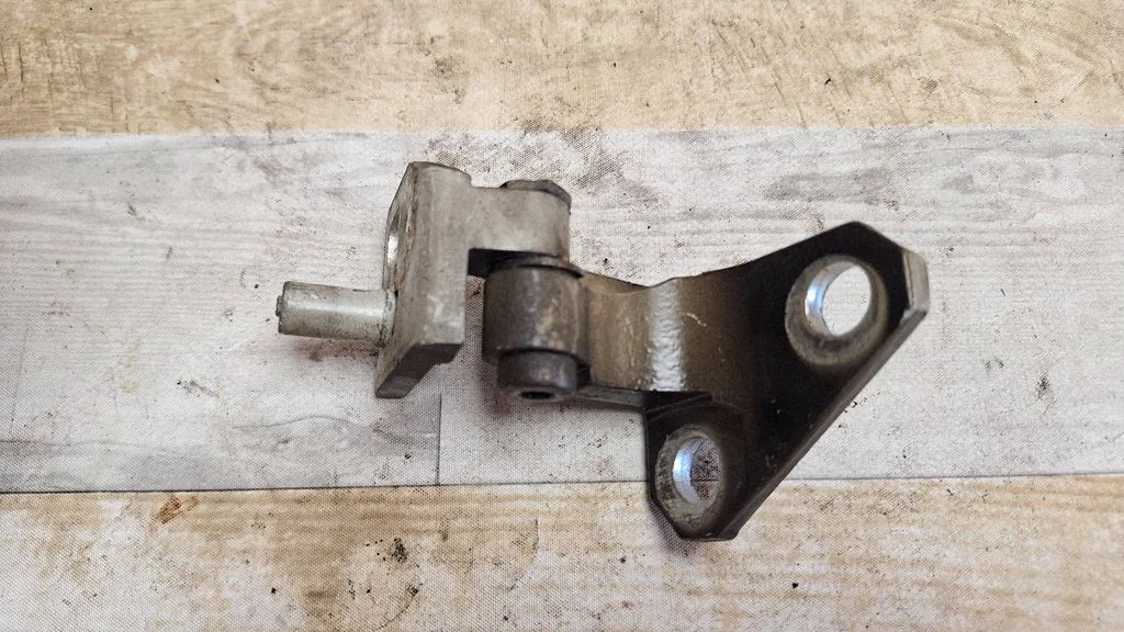 Front door upper hinge 1K0831402L
