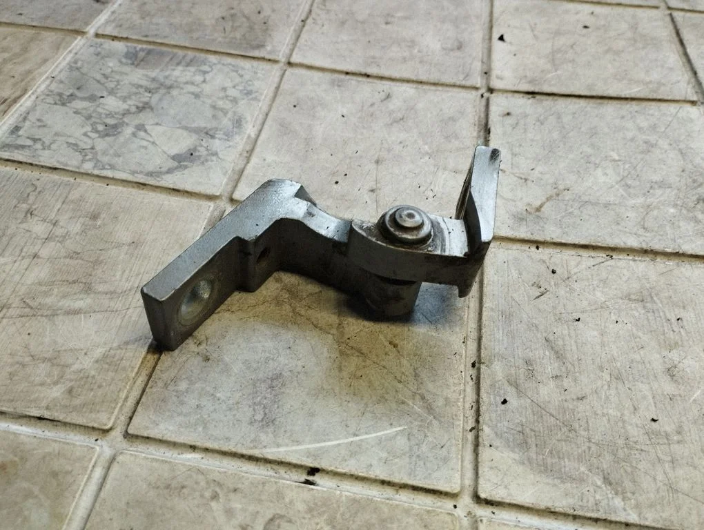 Front door upper hinge – Audi A6 Allroad C6 (2006-2011)