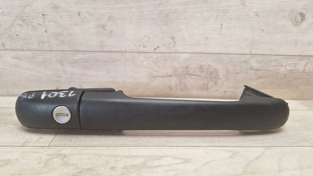 Front door exterior handle – front left