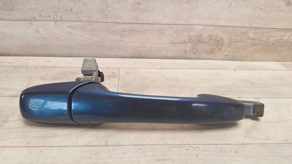 Front door exterior handle – front right