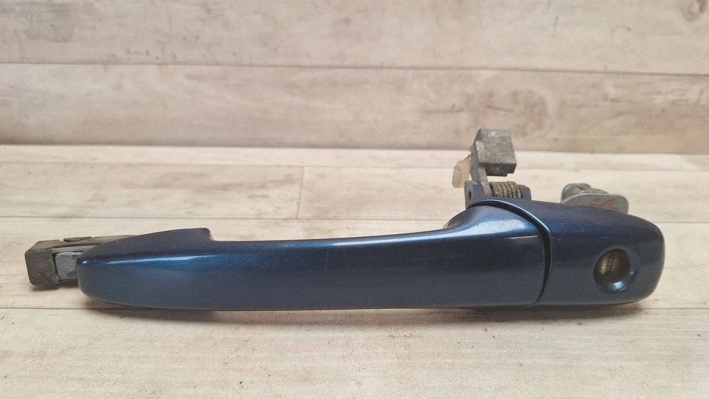 Front door exterior handle – front left