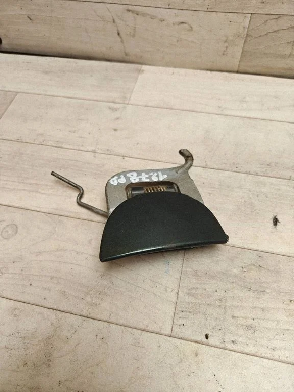 Front door exterior handle – front right