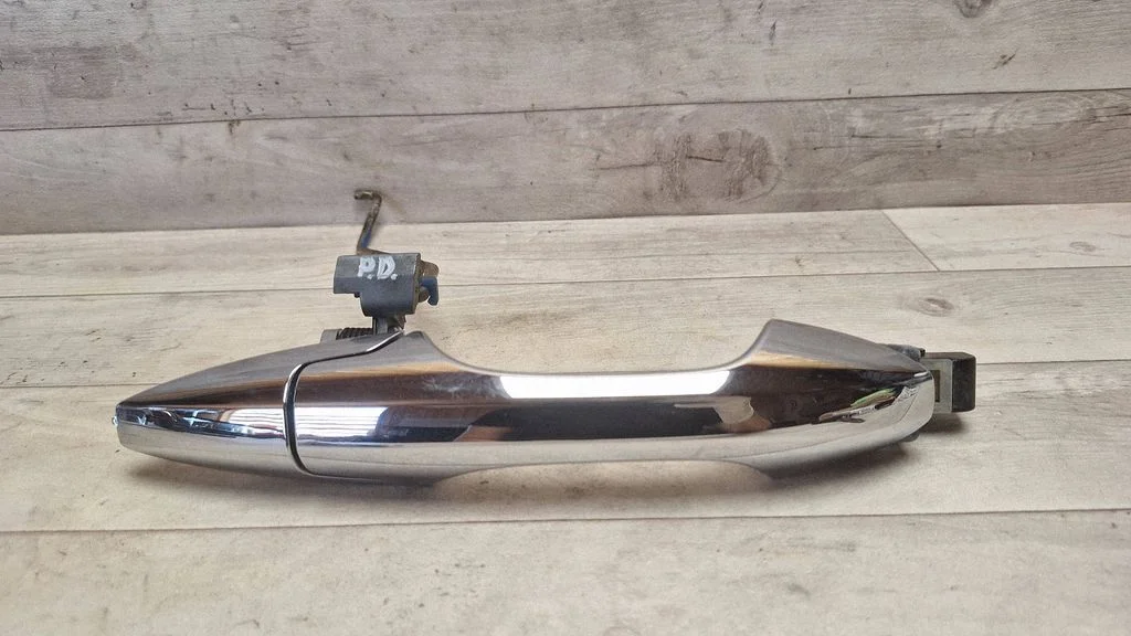 Front door exterior handle – front right