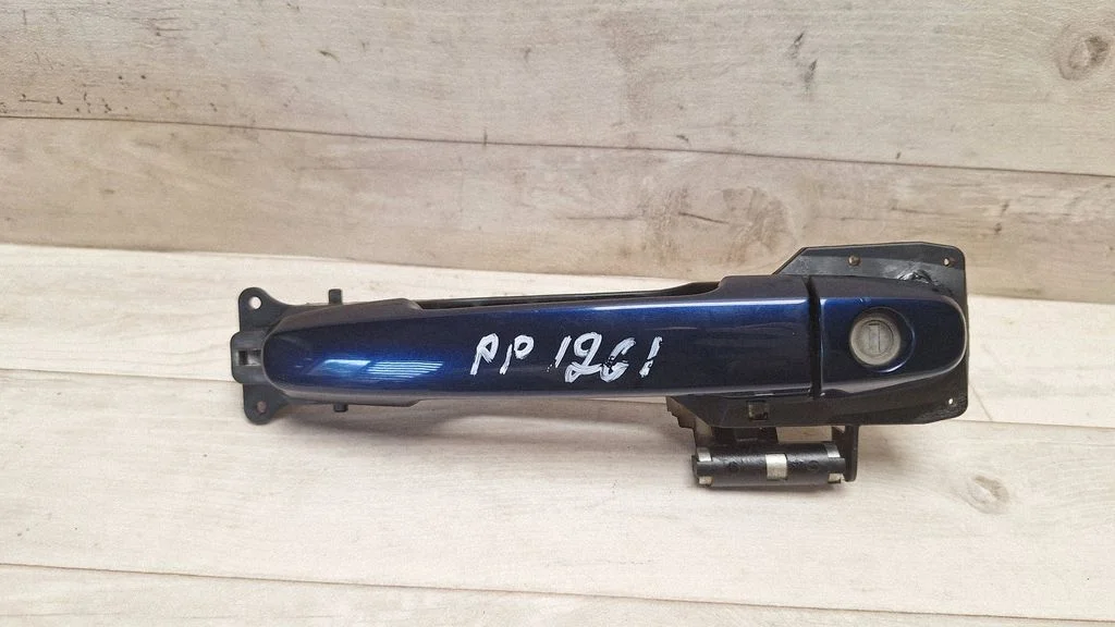 Front door exterior handle – front right