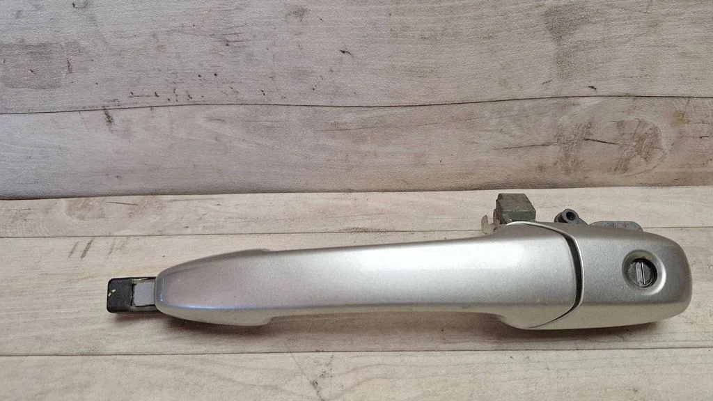 Front door exterior handle – front left