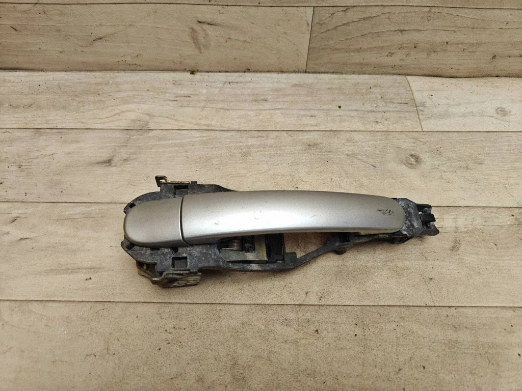 Klamka zewnętrzna drzwi przednich 3B0837885