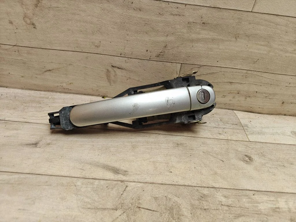 Klamka zewnętrzna drzwi przednich 3B0837885