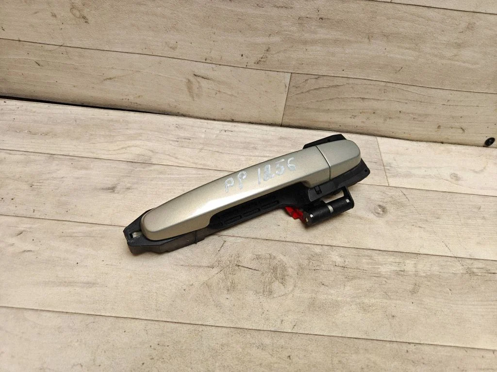 Front door exterior handle – Toyota Avensis T250 (2006-2009)