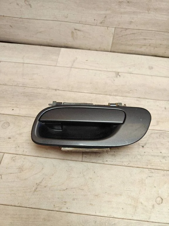Esiukse välimine käepide – Volvo S80 (1999-2003)