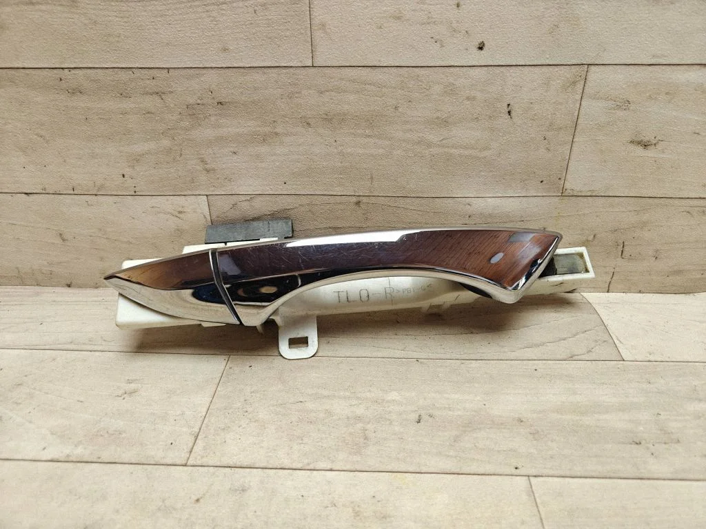 Front door exterior handle – front right