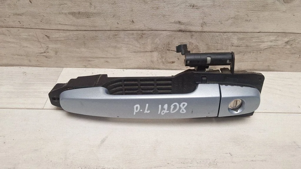 Front door exterior handle – front left