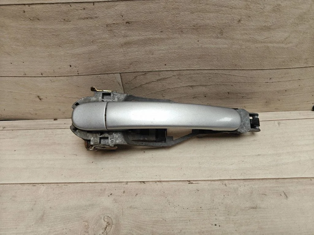 Klamka zewnętrzna drzwi przednich 3B0837885