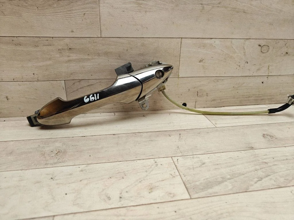 Front door exterior handle – front left