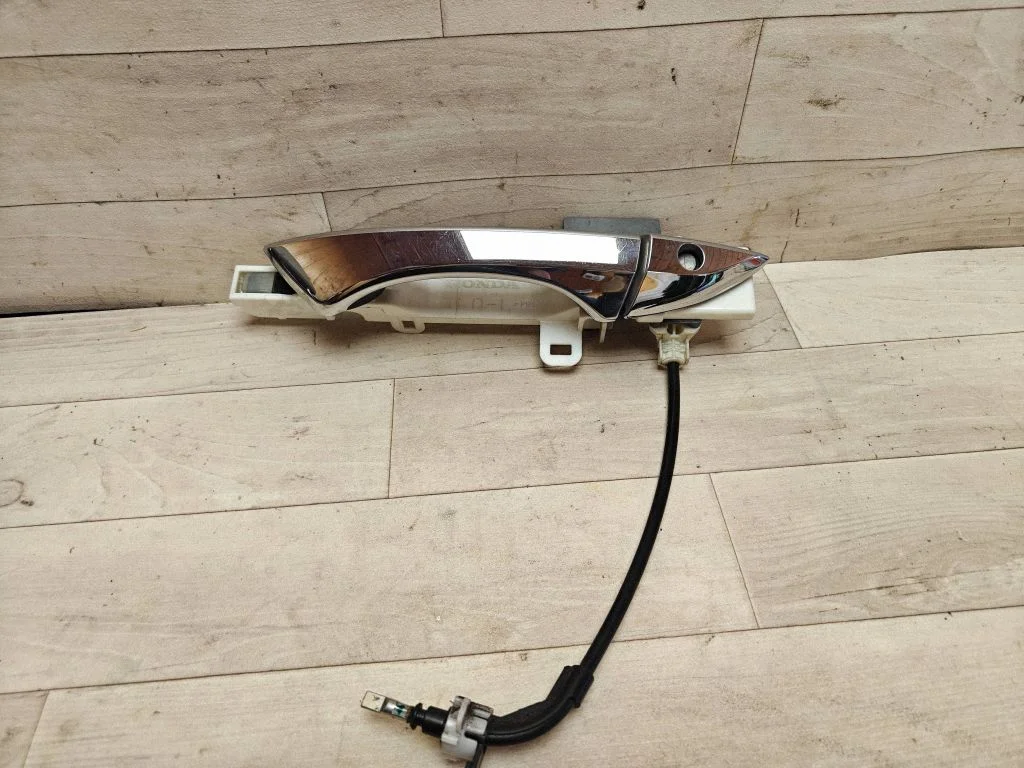 Front door exterior handle – front left