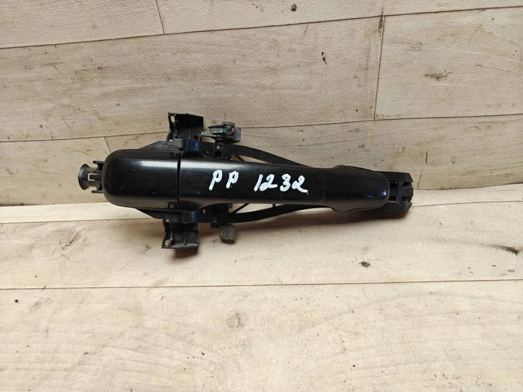 Klamka zewnętrzna drzwi przednich 30784203