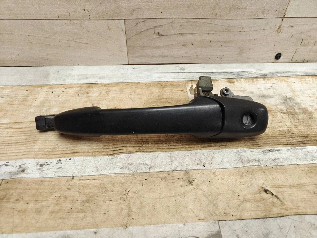 Front door exterior handle – front left