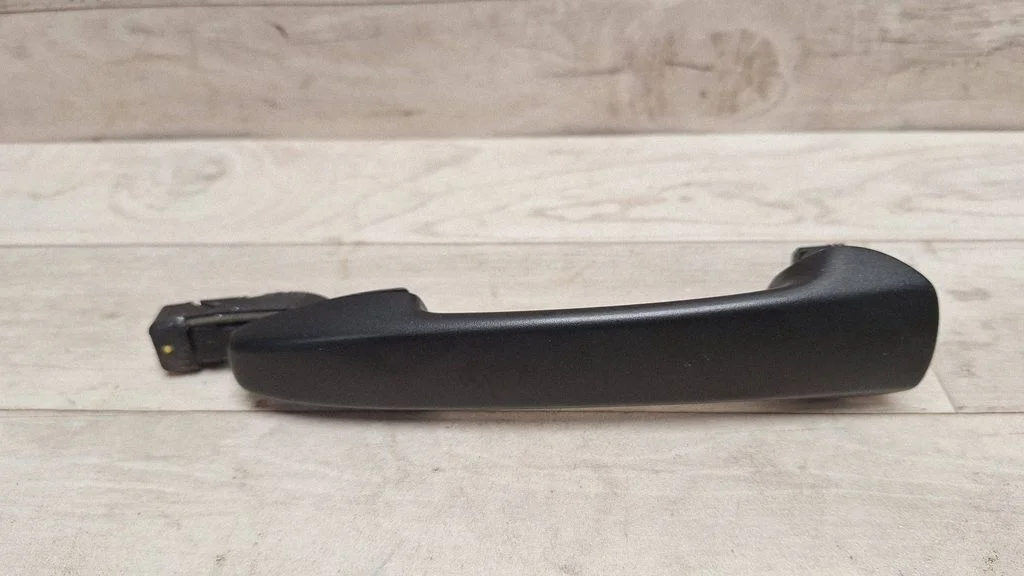 Front door exterior handle – front right