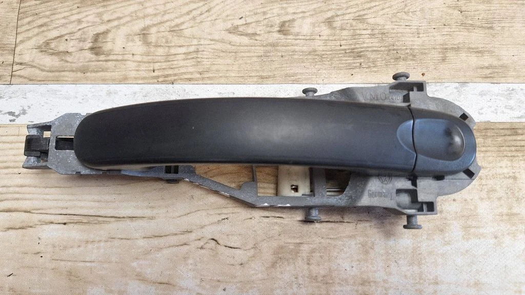 Front door exterior handle 1K0837886