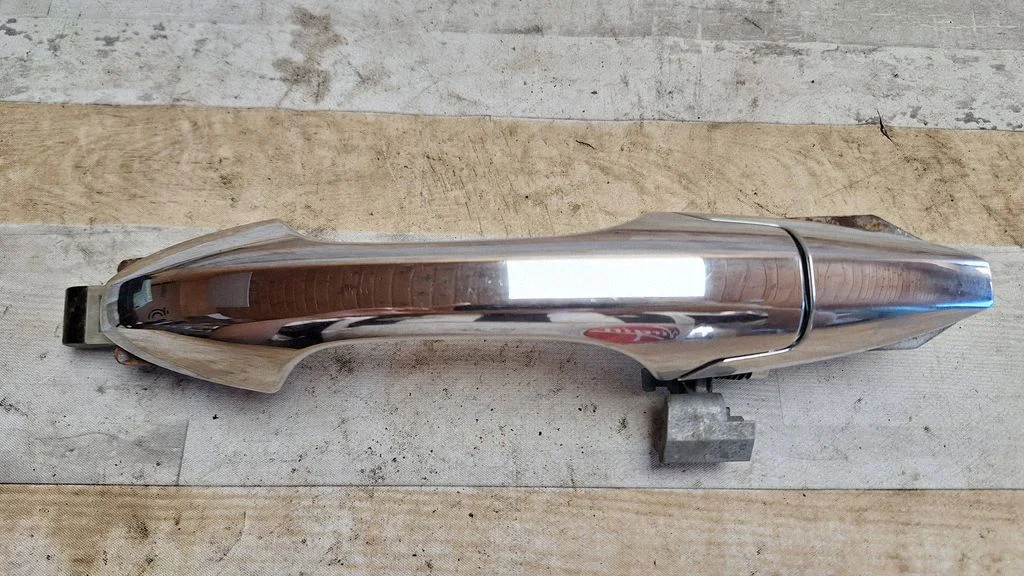 Front door exterior handle – front right