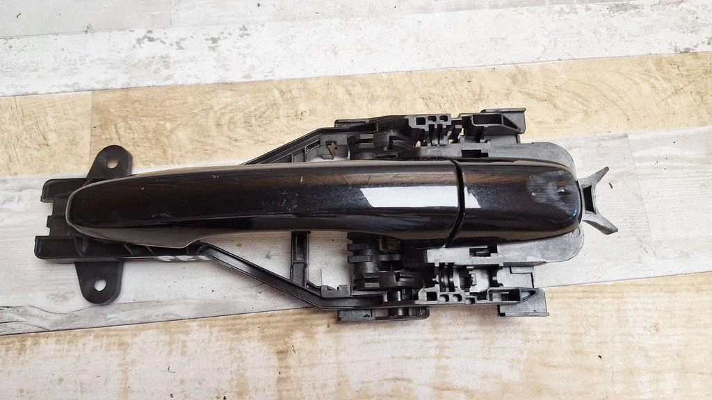 Front door exterior handle – Volvo V40 (2012-2019)