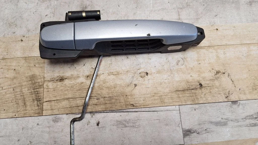 Front door exterior handle – Toyota Corolla Verso AR10 (2004-2009)