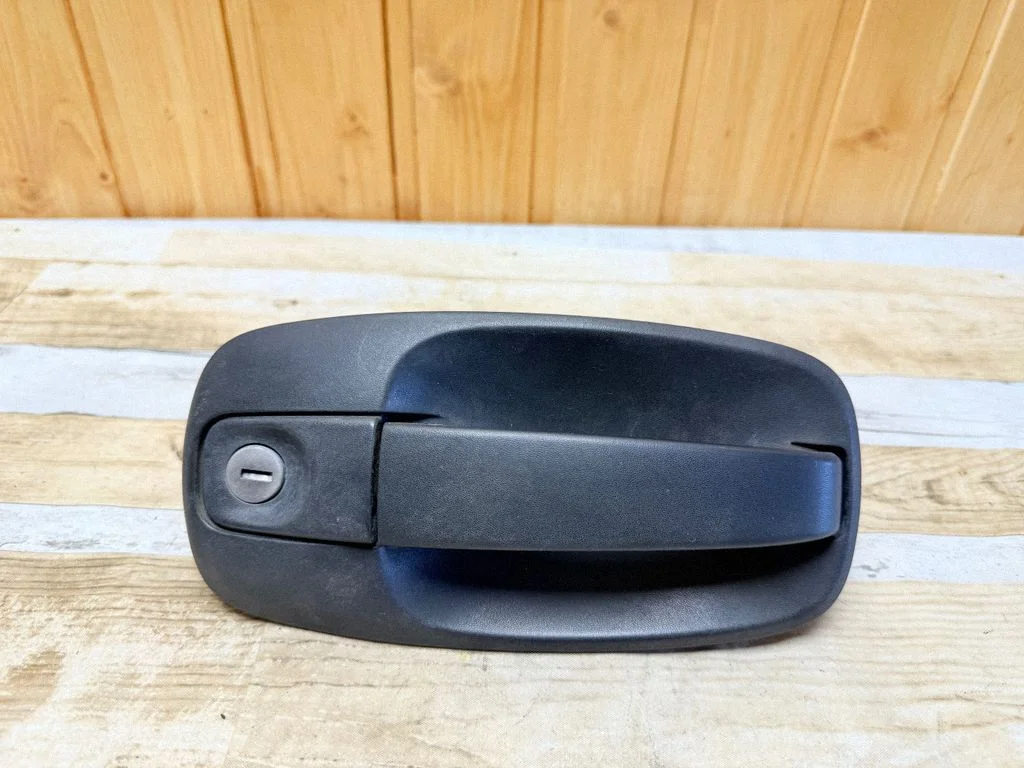 Front door exterior handle – front left