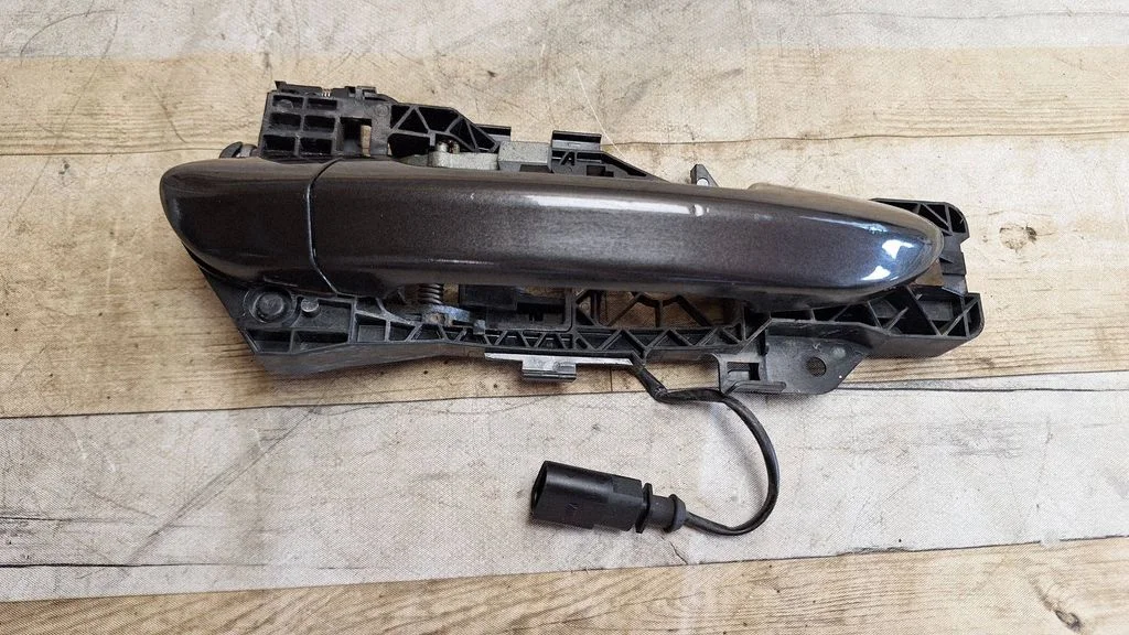 Front door exterior handle – Volkswagen Passat CC (2008-2016)
