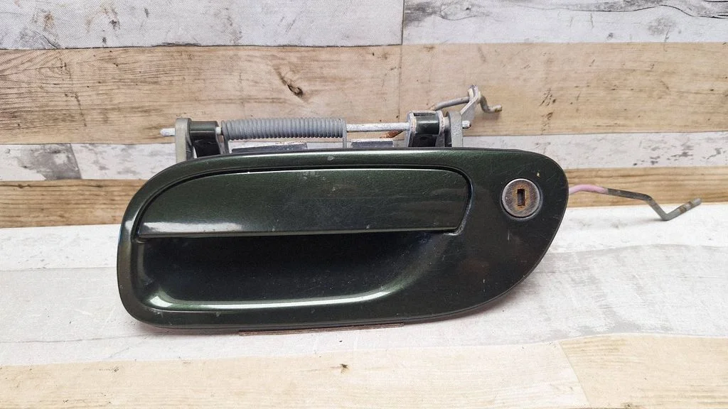Front door exterior handle – front left