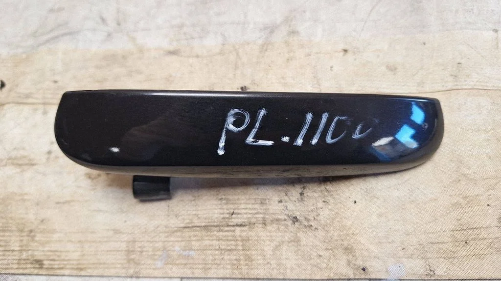 Front door exterior handle – front left