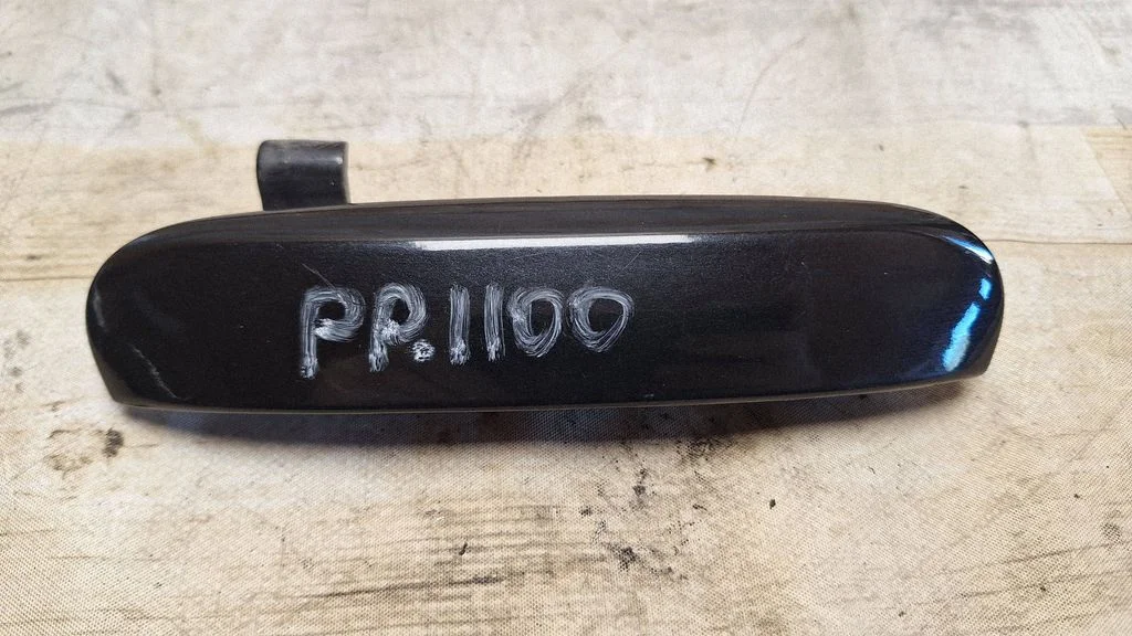 Front door exterior handle – front right
