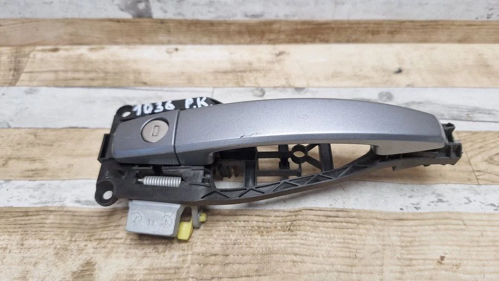 Front door exterior handle – front left