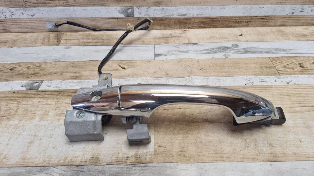 Front door exterior handle – front left