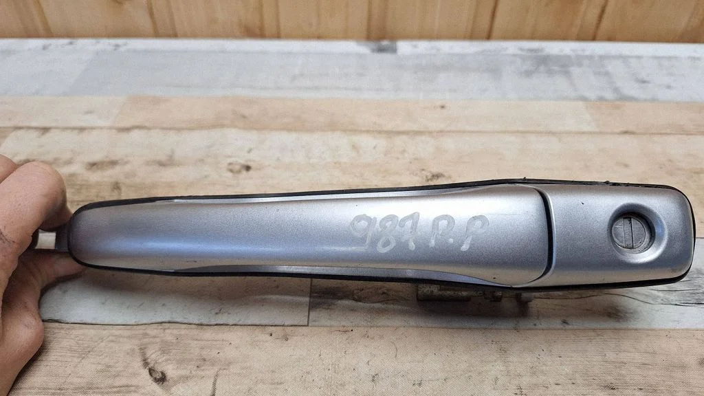 Esiukse välimine käepide MR5261062