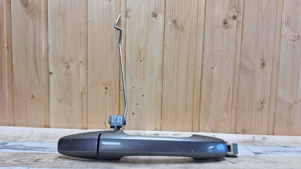 Front door exterior handle – front right