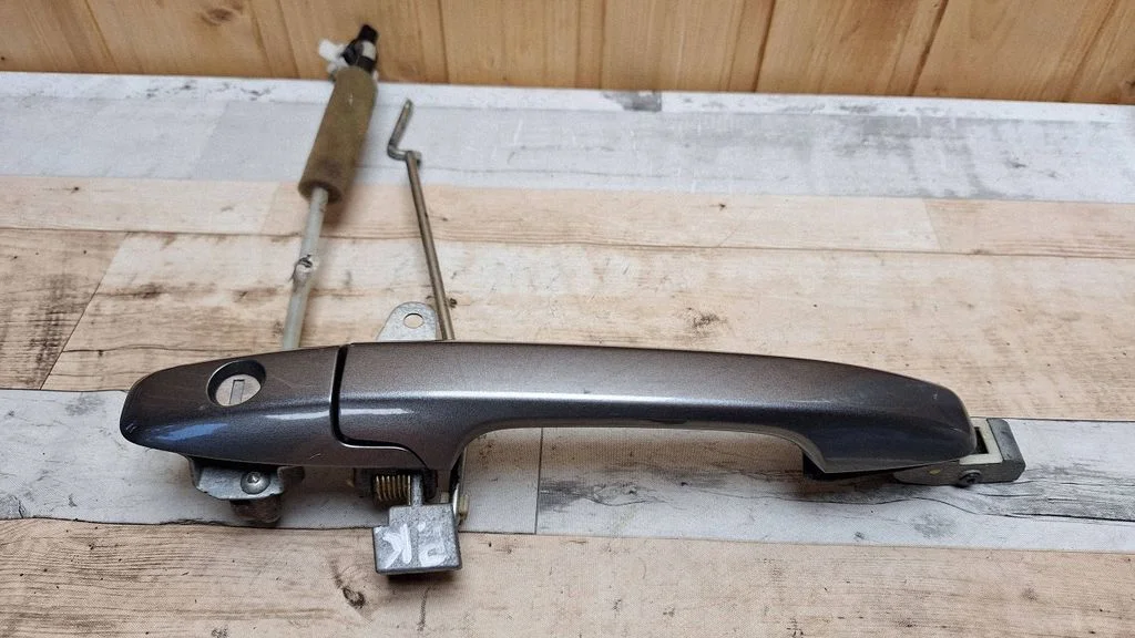 Front door exterior handle – front left