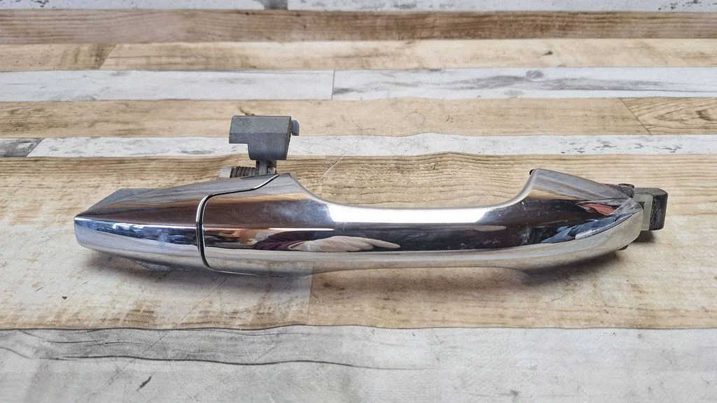 Front door exterior handle – front right