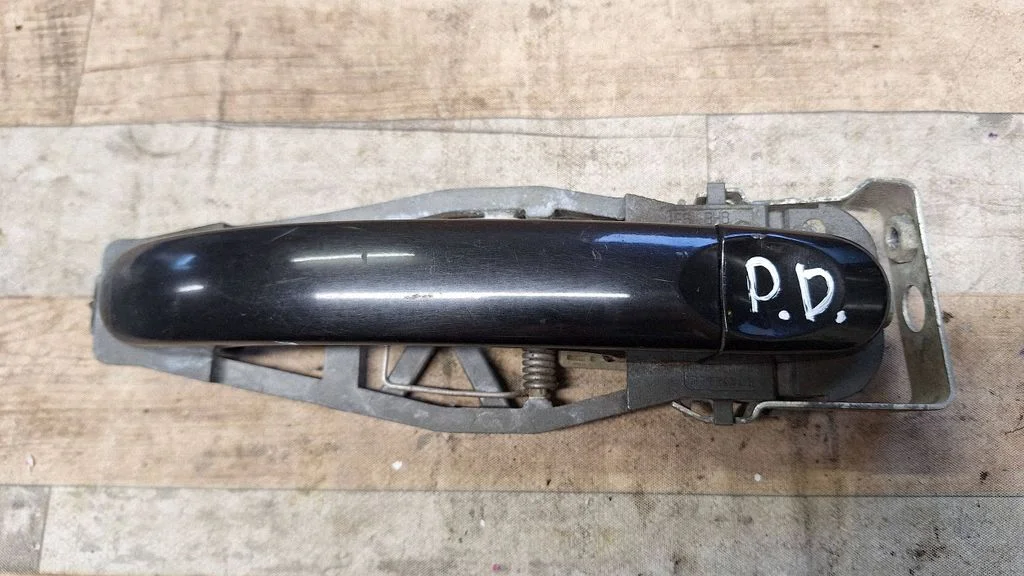 Front door exterior handle 1T0839886A
