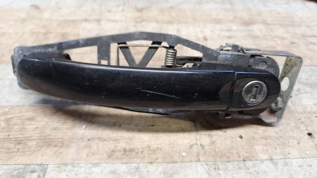 Front door exterior handle 1T0839886A