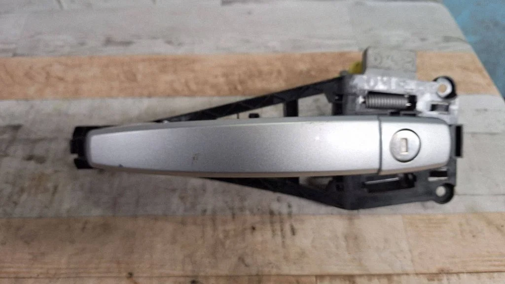 Front door exterior handle – front left