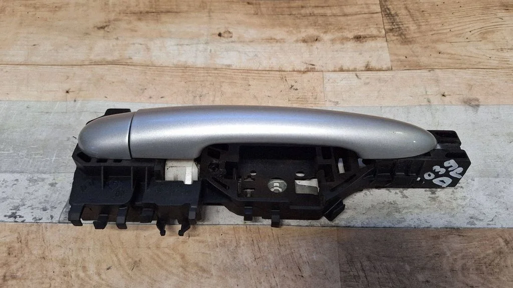 Front door exterior handle – Renault Megane II (2006-2008)