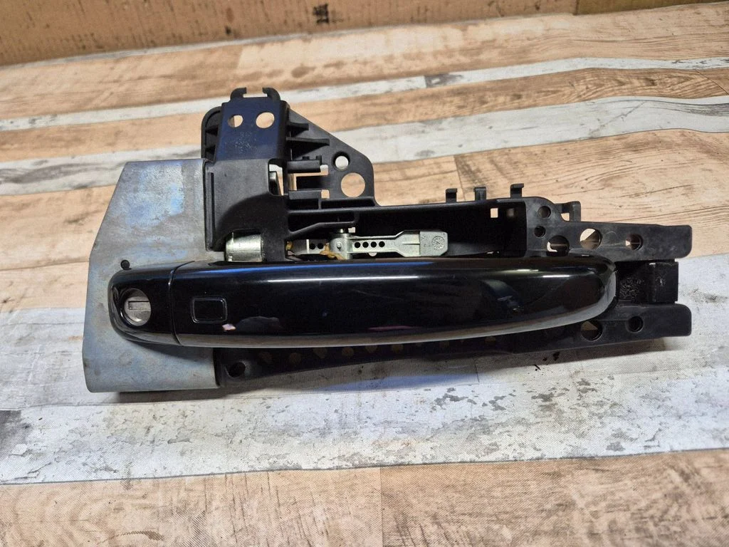 Front door exterior handle 8T01837885