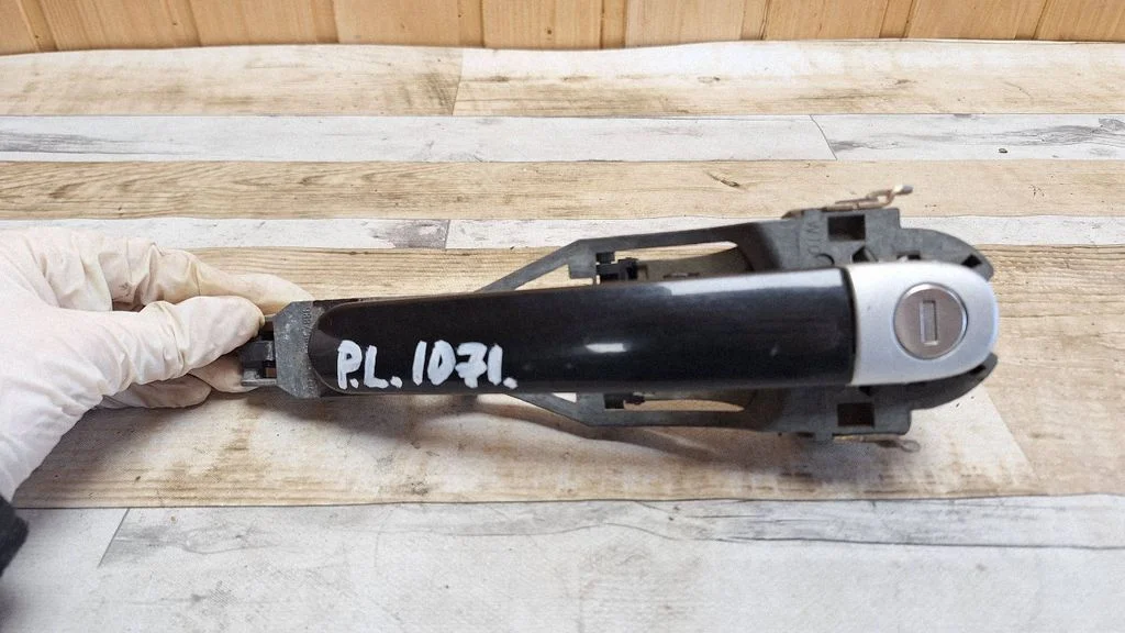 Front door exterior handle 6Q0837885
