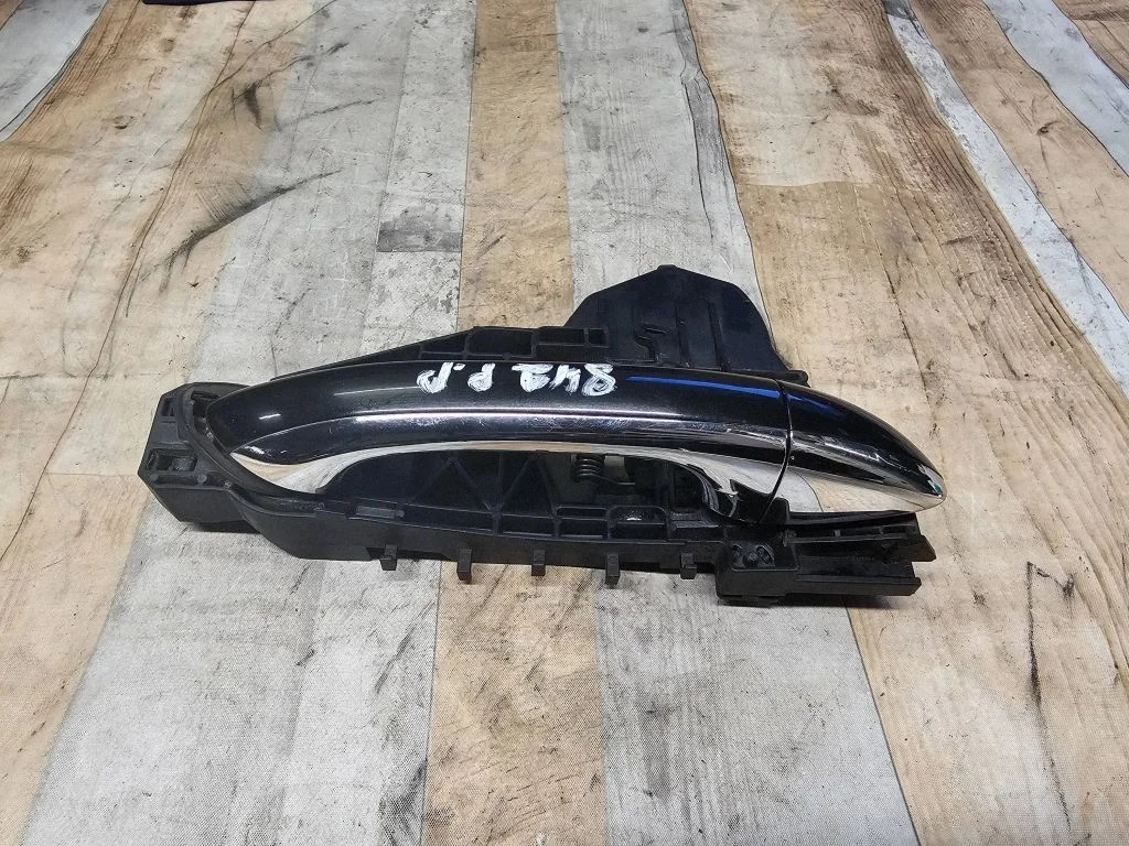 Esiukse välimine käepide – Mercedes-Benz R-klass W251 (2005-2013)