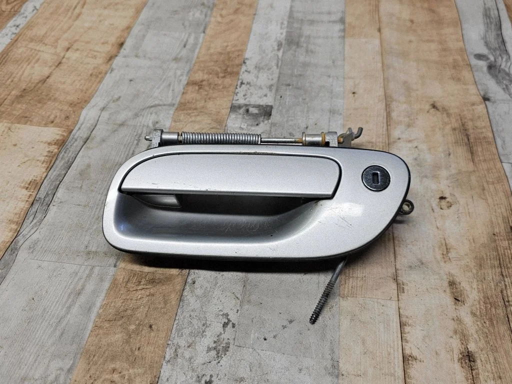 Front door exterior handle – front left